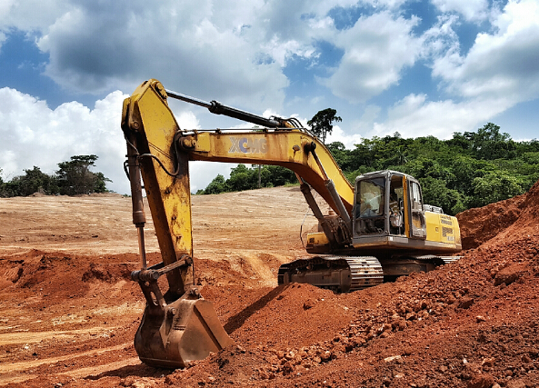 XCMG excavator build roads in Africa XCMG excavator build roads in Africa
