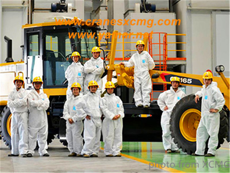 XCMG painting factory and workers XCMG painting factory and workers