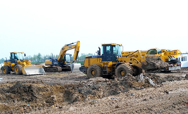 XCMG machines build railway XCMG machines build railway