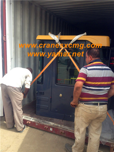 Customer receive XCMG wheel loader by container