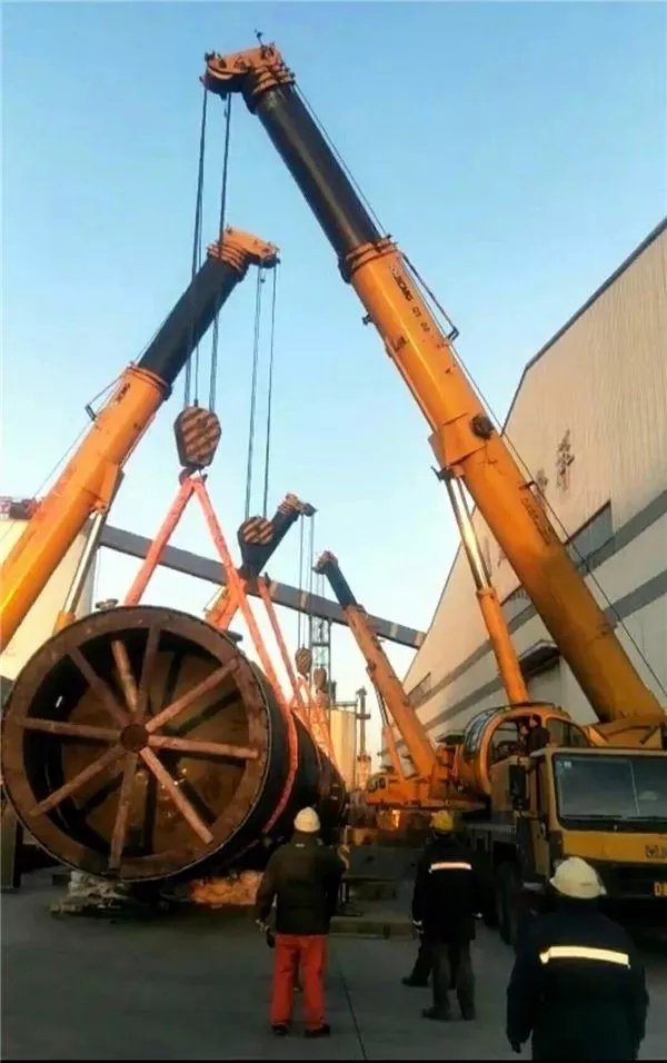 XCMG crane truck.jpg