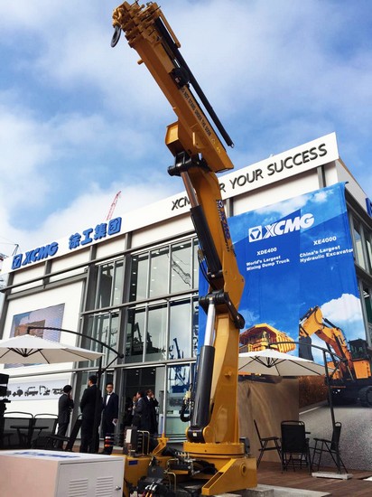 SQZ200K truck-mounted crane in Munich