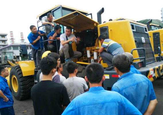 XCMG “V” series wheel loader work in Shanghai port