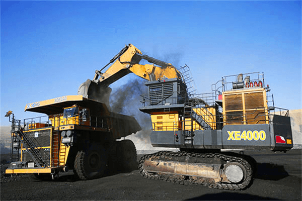 Chinese biggest Complete sets of mine excavation equipment arrived mining area