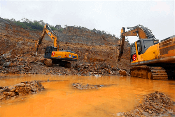 XCMG excavator explore the mining in Three Gorges mine