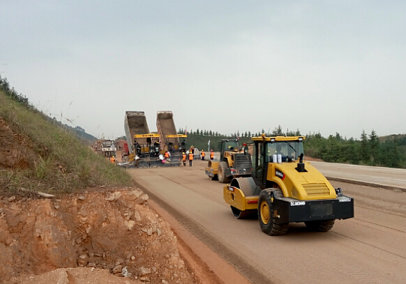 XCMG road building machinery build high speed way