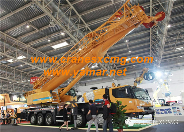 XCMG 130 ton truck crane XCT130