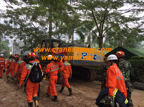 XCMG excavator doing rescue work