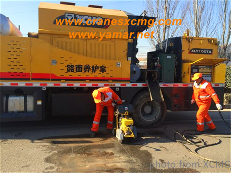 XCMG road maintenance