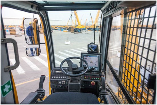 XCMG rough terrain crane cab.jpg