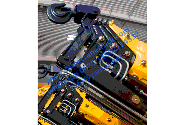 SQZ132 truck-mounted crane (3)