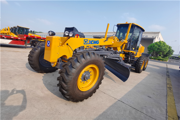 GR135 motor grader (4)