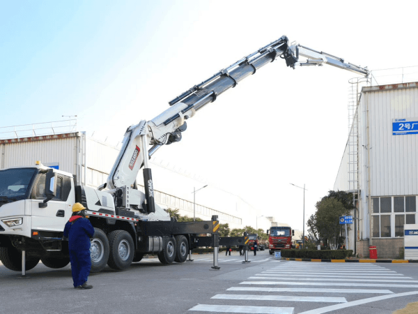 XCMG truck-mounted crane SQZ4600 (3).png