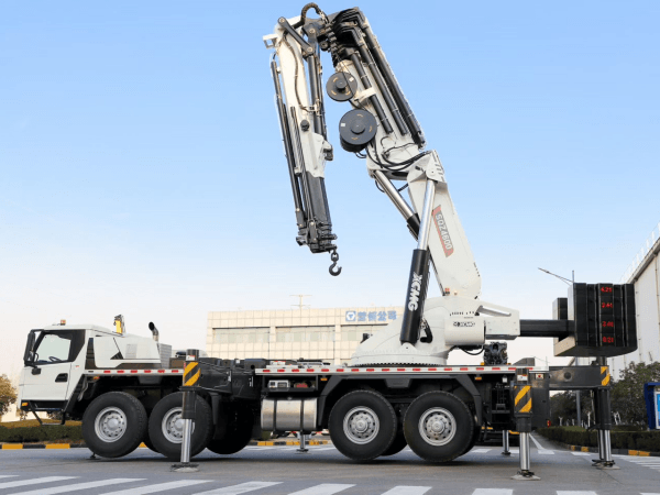XCMG TRUCK-MOUNTED CRANE SQZ4600